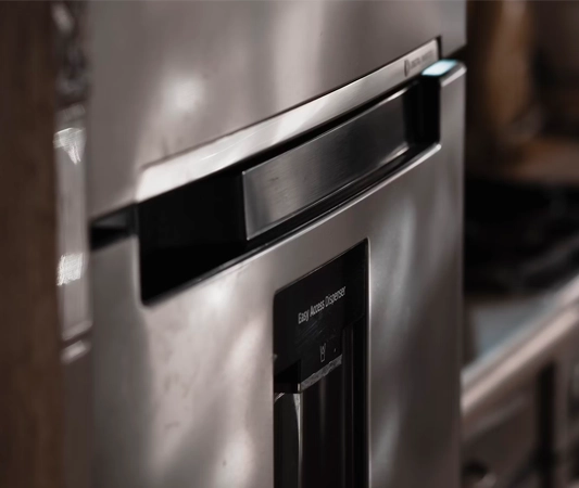 CoolBreezeService_Homepage_Services01_high_end_refrigerator